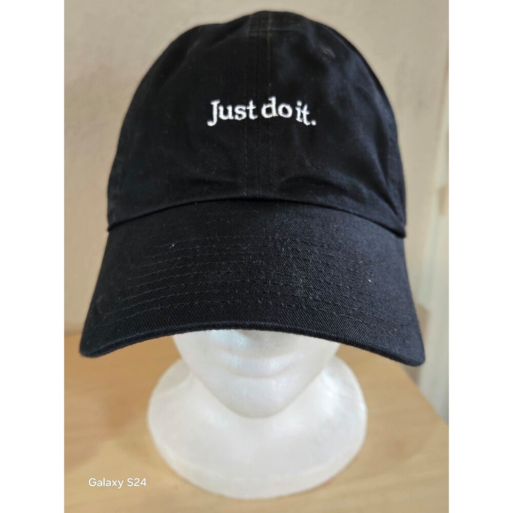 Nike Hat is small to medium in excellent condition - Picture 1 of 3